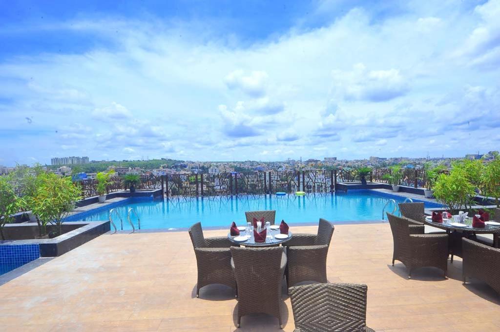 Pipul Padmaja Premium Hotel Bhubaneswar Buitenkant foto