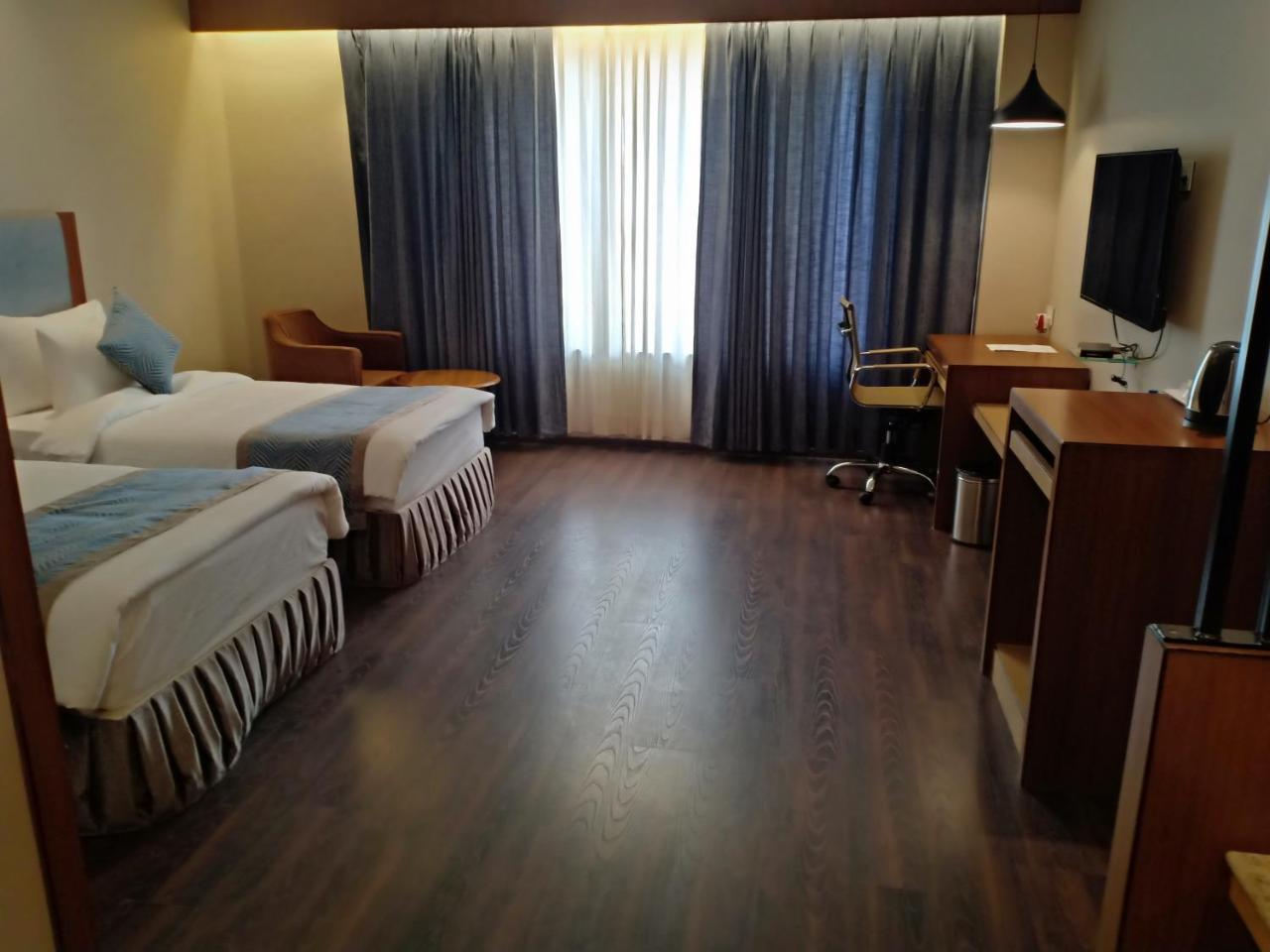 Pipul Padmaja Premium Hotel Bhubaneswar Buitenkant foto